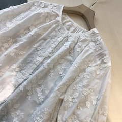 2025夏の新商品の日本の小清新で甘い立体の花のフックの花のゆったりした半袖のシャツの上着の婦人服