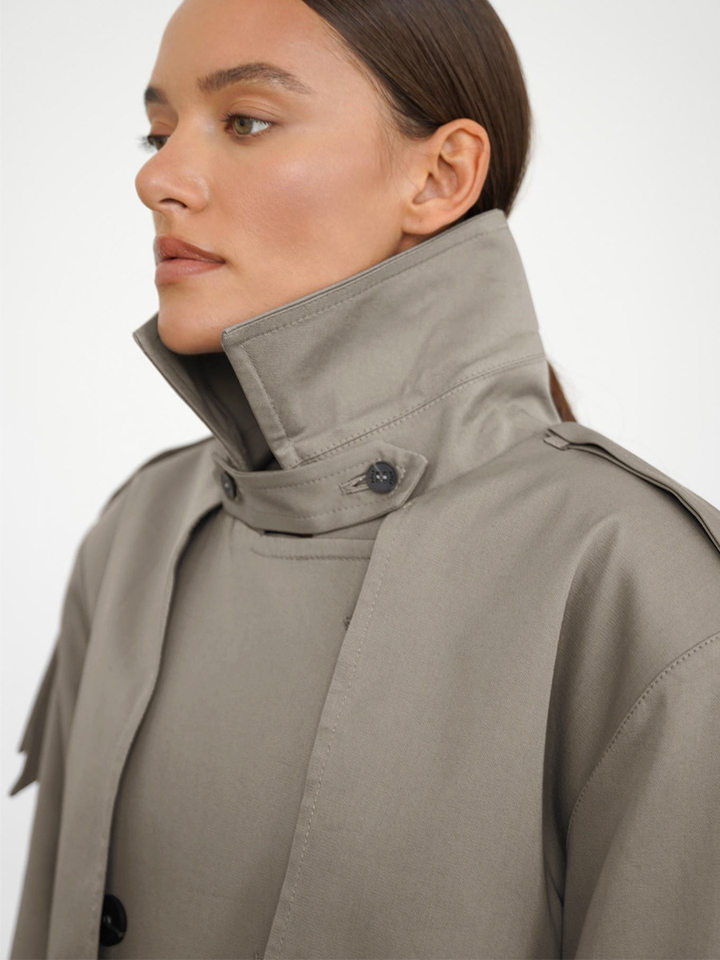 Áo khoác trench coat nữ dáng dài phong cách Âu Mỹ, chất liệu cotton, form rộng có dây thắt eo — Màu kaki, màu xám chi tiết 45