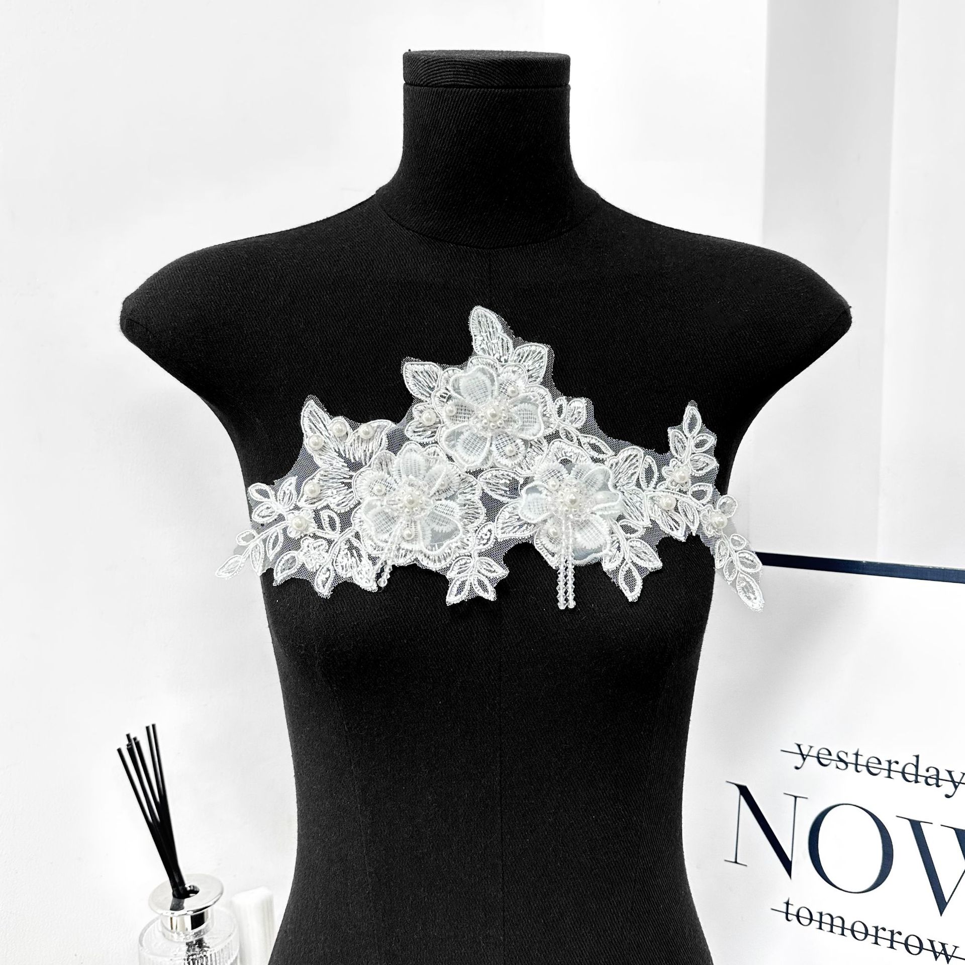 白色欧根纱花朵钉珠吊坠刺绣股线贴花服装礼服包包装饰布贴辅料