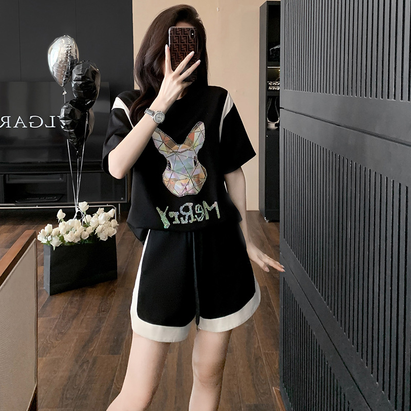 Black fashionable cartoon sports suit for leisure