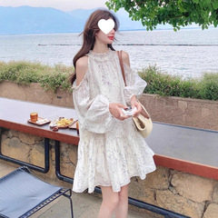 露肩碎花连衣裙女夏季2025新款气质温柔清冷感度假风宽松显瘦裙子