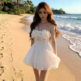 实拍法式轻奢立体花朵抹胸小短裙夏季时尚甜美网纱度假沙滩连衣裙