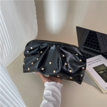 2025新款时尚简约百搭跨境单肩夹子包蘑菇钉链条褶皱手拿女包