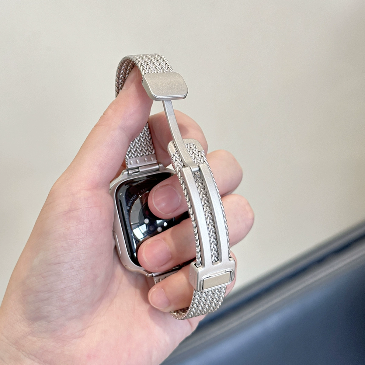Подходит для Apple iWATCHSE3456789 поколения Xiaoman пояс пшеничный ухо магнитное поглощение человеческий характер сеть металлический ремешок часов