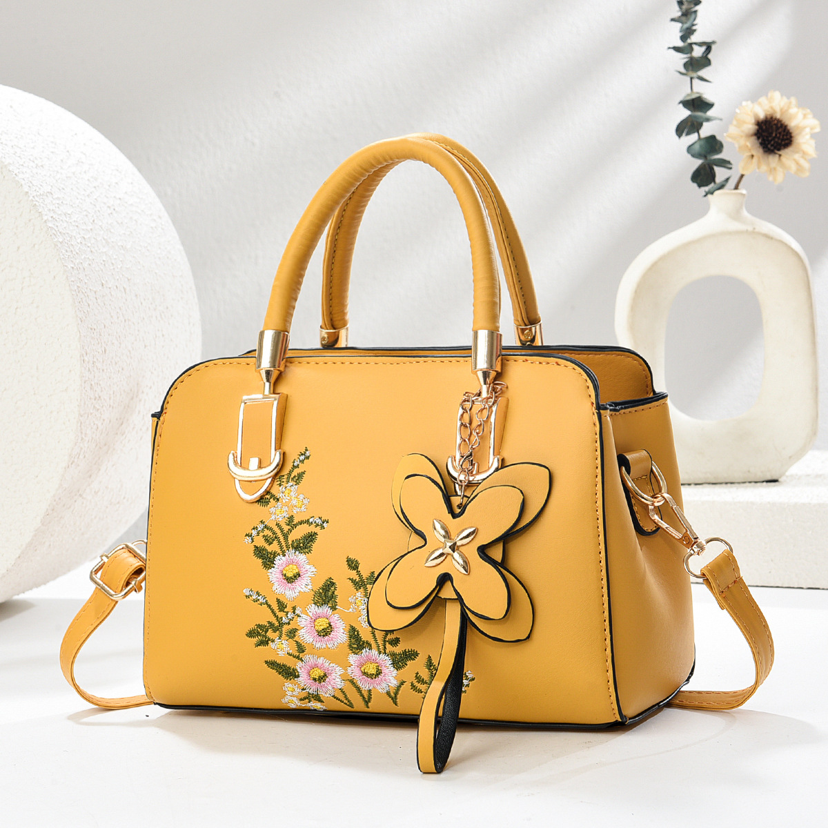 Bolso de mano bolso de madre bordado de estilo nacional bolso de mensajero de un solo hombro elegante y atmosférico