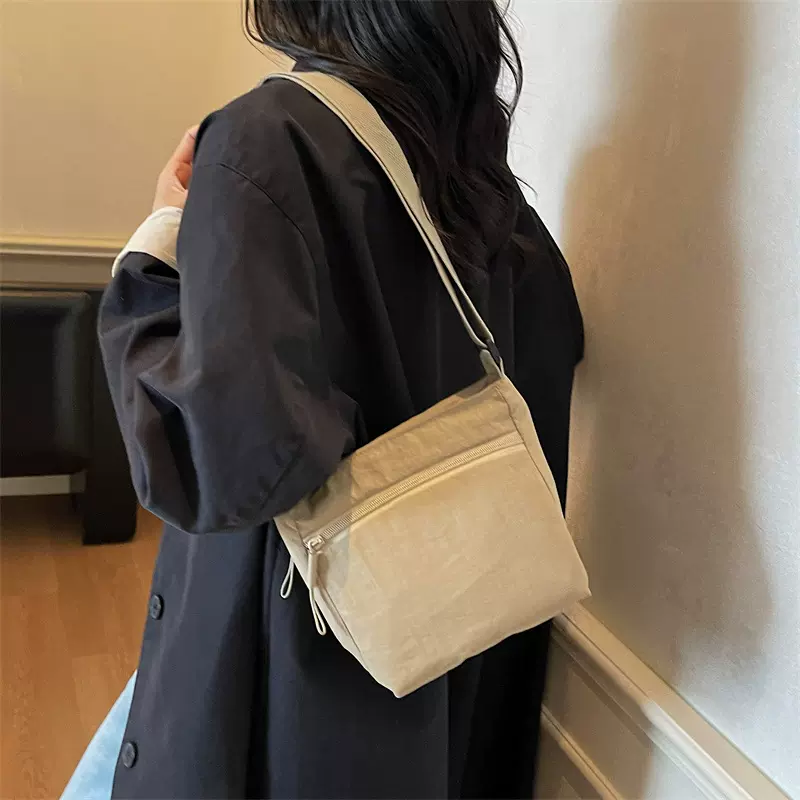 跨境新款休闲单肩包女士简约时尚尼龙布多层小包包通勤手机斜挎包