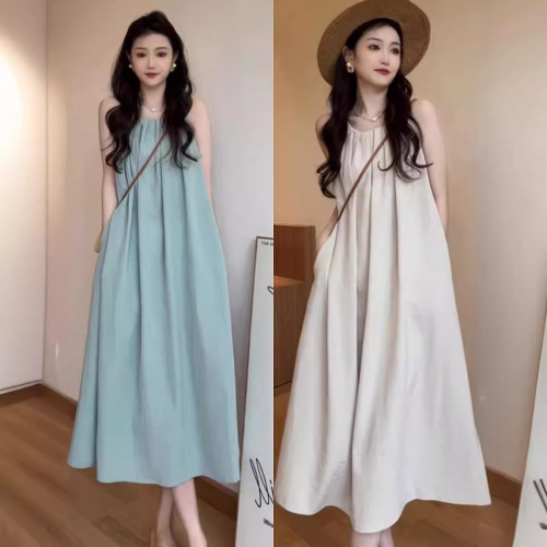 French-inspired gentle-style strapless backless dress for women, 2025 summer design—perfect for a chic beach look.