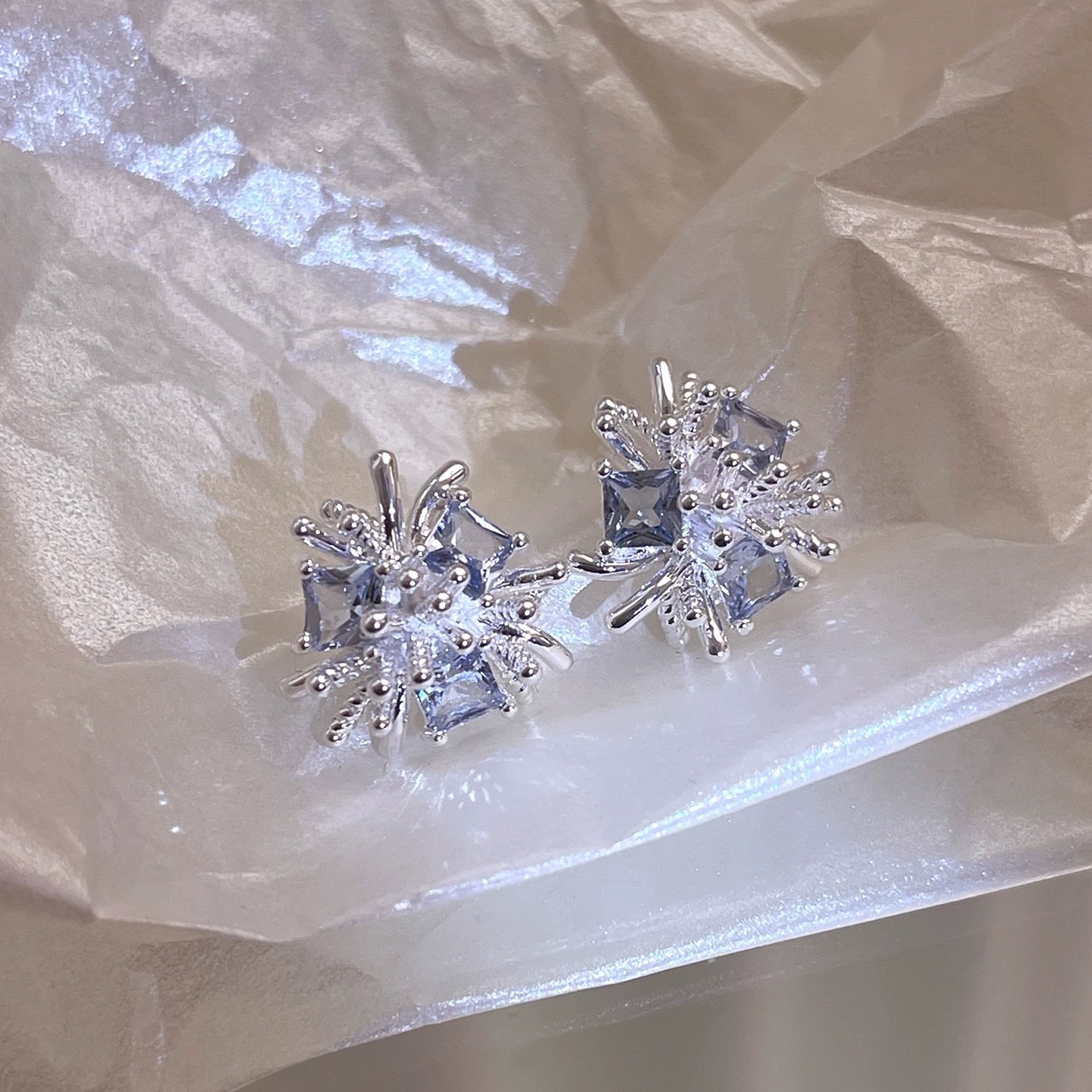 Blue square diamond three silver fireworks stud earrings [silver needle]