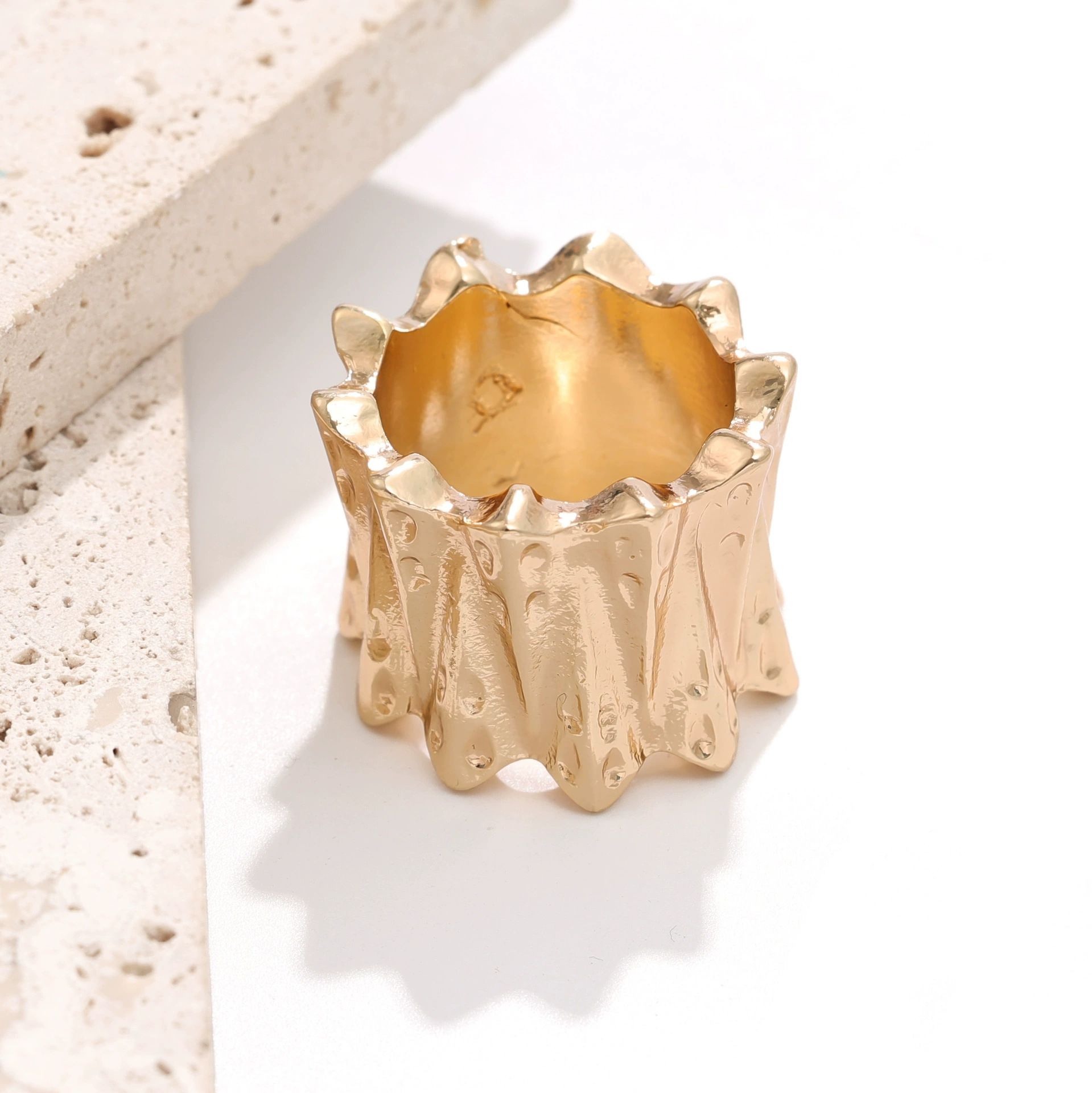 Anillo europeo y americano personalidad de moda hombre de moda mar marchito piedra podrida pareja mujer ins anillo de nicho anillo abierto simple