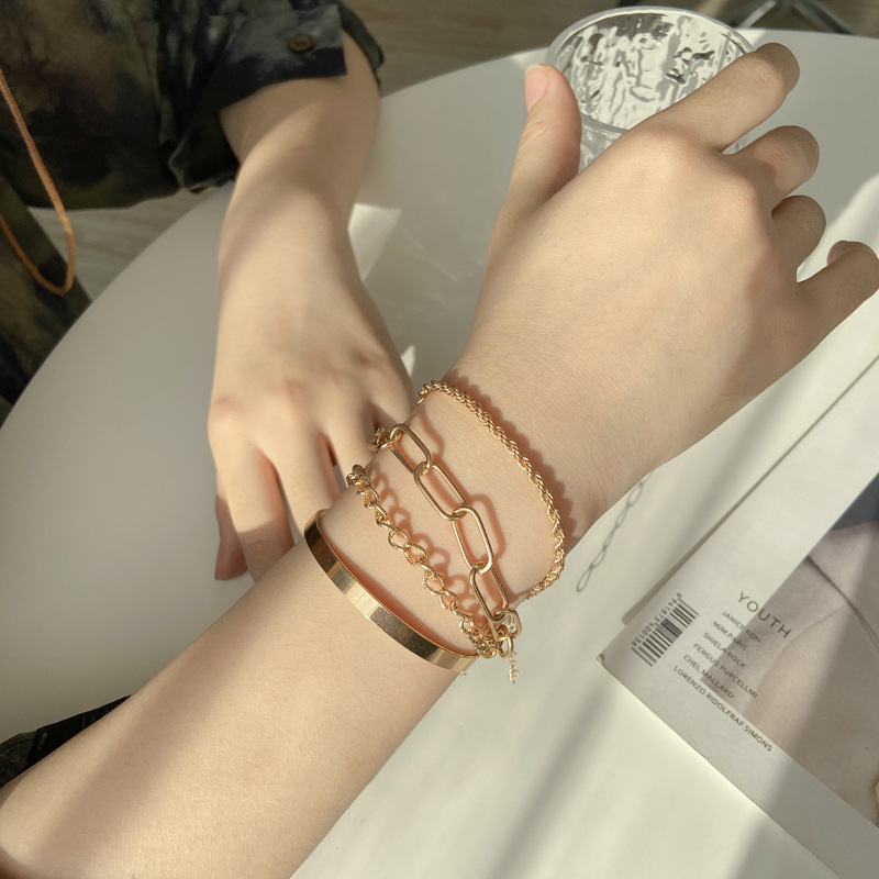 Hollow Twist Chain Tassel Bracelet Four-piece Set Wholesale Nihaojewelry display picture 5