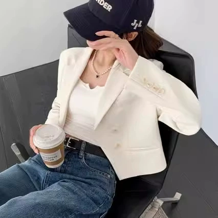 Новый 2024 премиум-класса весна и осень чувство нишевые дизайн короткий костюм маленький пиджак повседневный костюм топ весна и осень