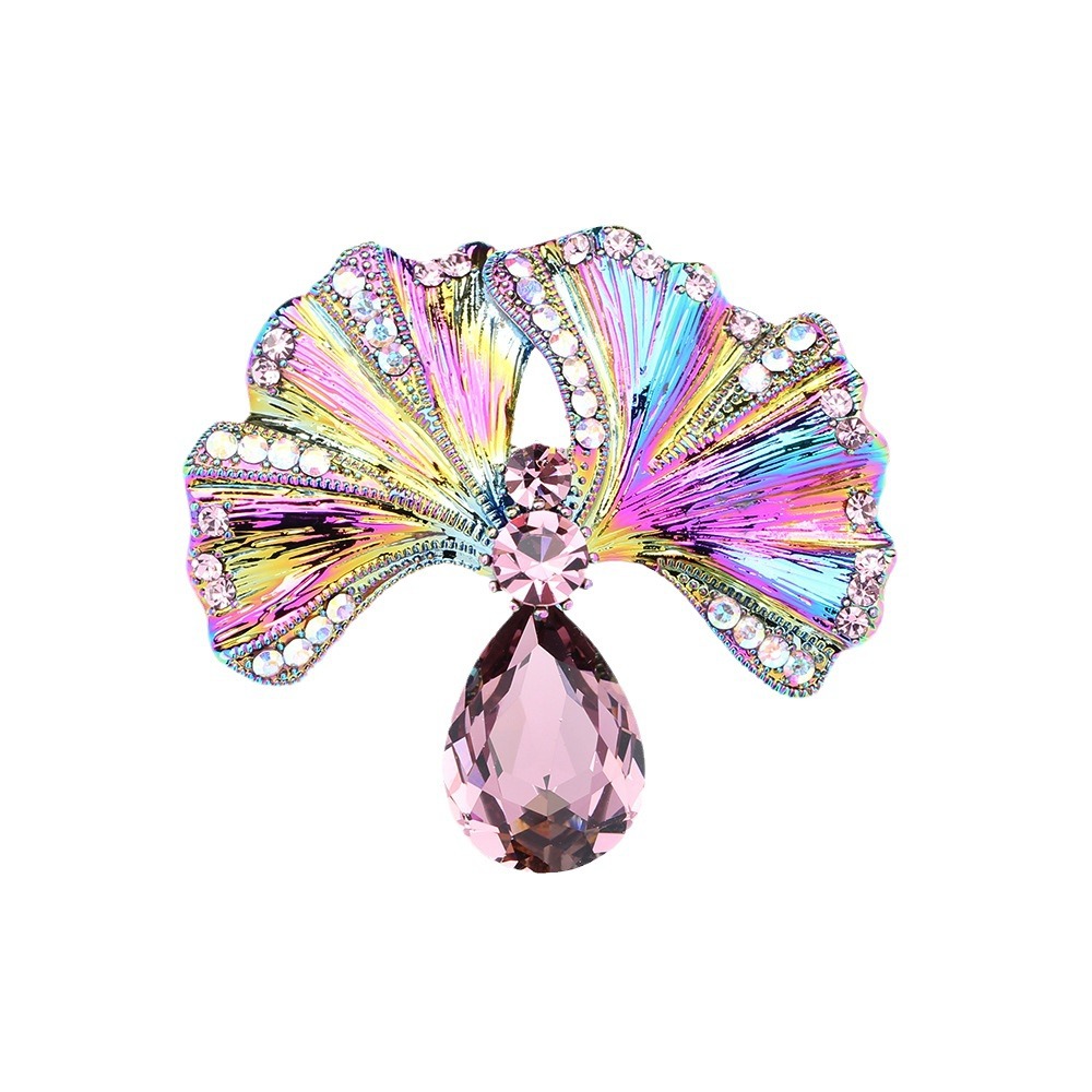 men’s Brooch For Stylish Layering. Vintage-inspired Yet Minimalist Design That Adds Quiet Confidence And Effortless Elegance To Any Outfit. New Niche_voghion.com