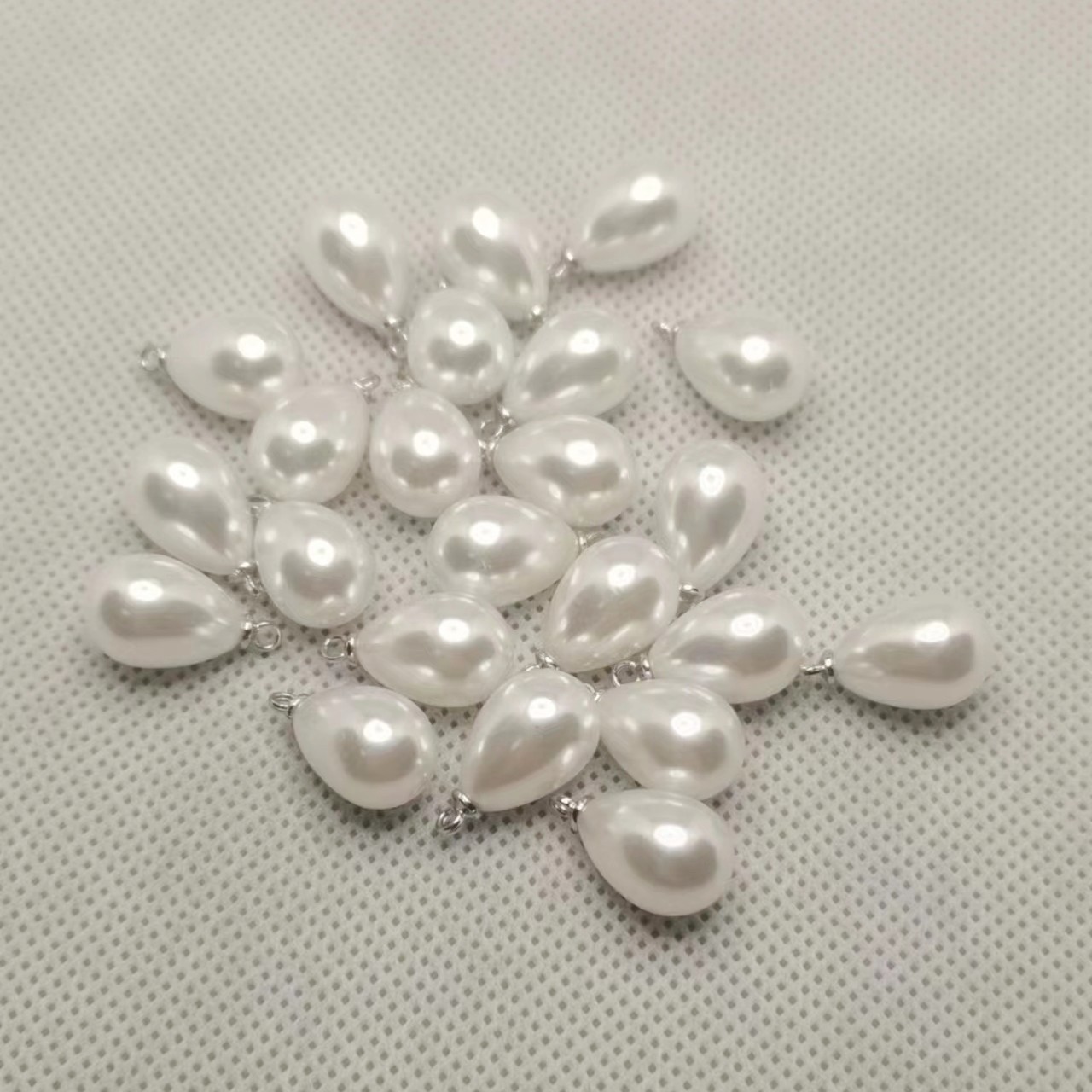 ハイライトは真珠の水滴のペンダントの流行のネックレスのイヤリングの部品をまねます。