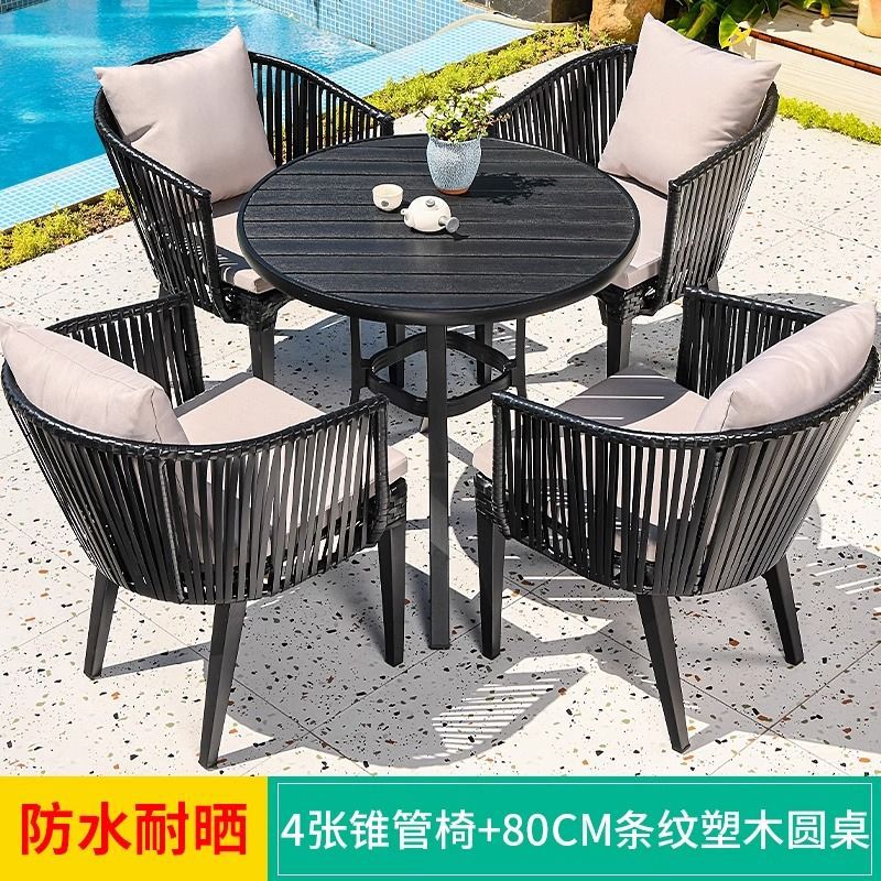 [아연도금강철] 블랙바티 의자 4개 + 플라스틱 나무 줄무늬 원형 테이블 80개