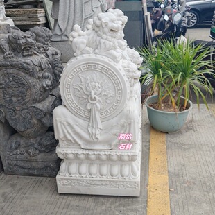 �h���񱧹�һ����ʯ�¹�С��{������ʯ���T�Ց���e���Ƶ��T����