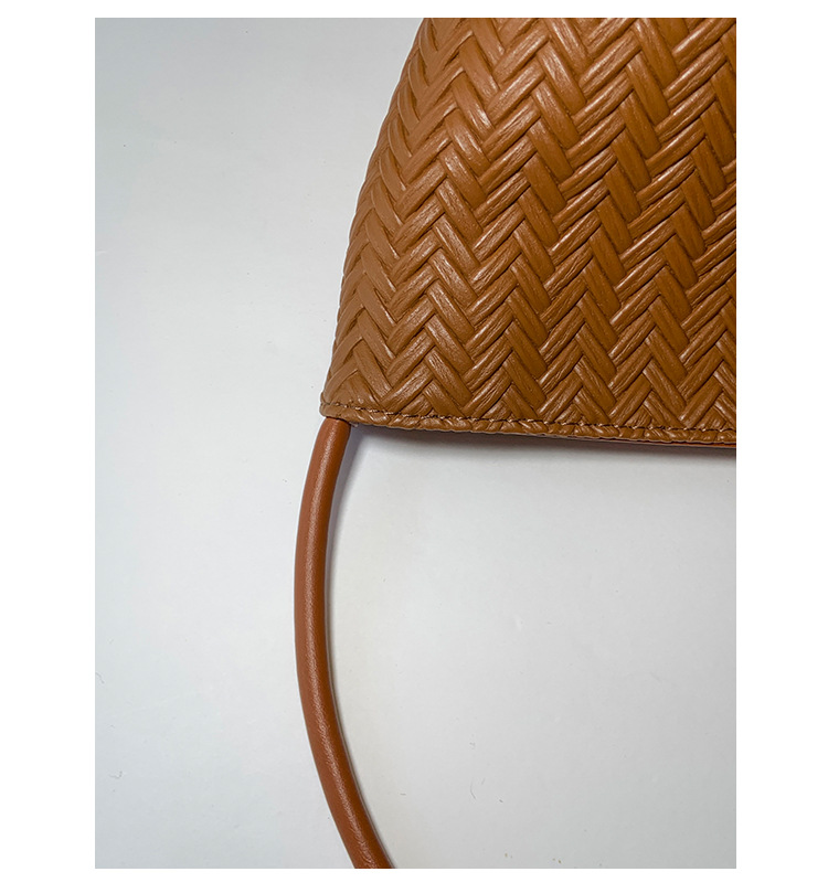 Trendy large-capacity woven bag, fashionable handbag, 2025 new style, versatile bucket bag, simple shoulder bag, underarm bag undefined