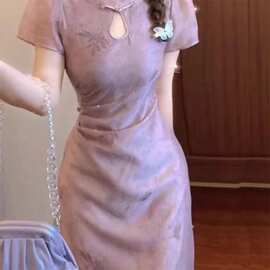 新中式国风甜美温柔少女旗袍2026新款高端精致花镂空紫色连衣裙子