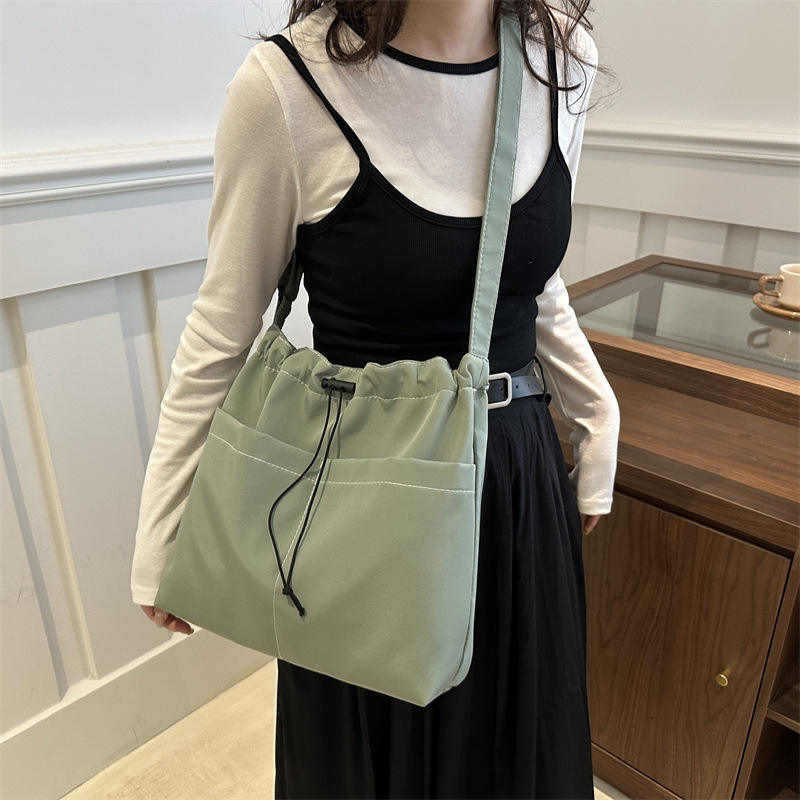 Bolsa de ocio para mujeres 2024 nuevo bolso de tela de verano, bolso de hombro de gran capacidad, bolso de clase, mochila de viaje