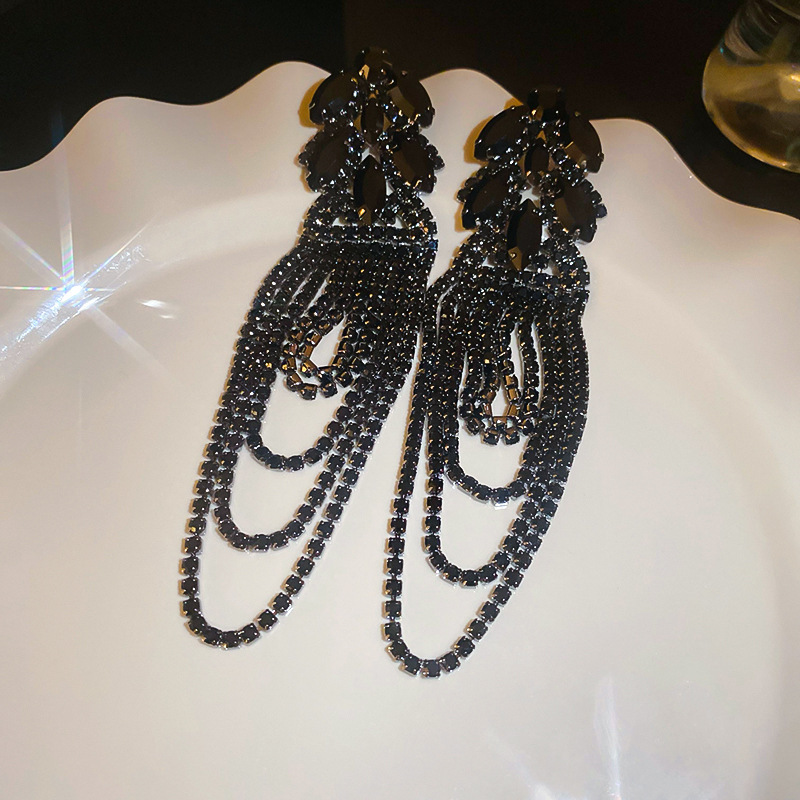 Agujas de plata transfronterizas flores de zircón aretes de bordillo estilo de moda pernos de auriculares lujosos de alto nivel de diseño de auriculares nicho
