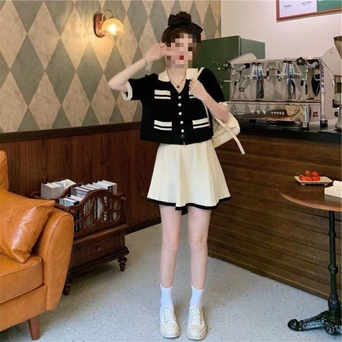 Women's two-piece set: loose short-sleeve summer Chanel-style top + high-waisted pleated mini skirt for a slimmer look