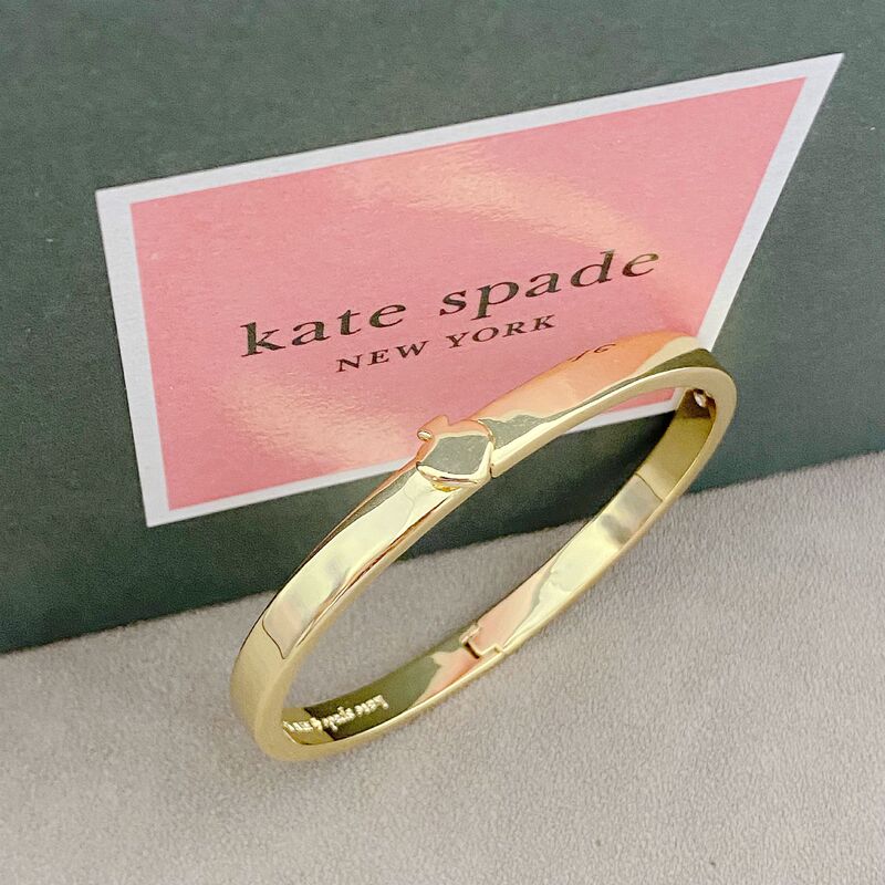 Foreign Trade Cross-Border Jewelry Titanium Steel New Style Cast Heart-Shaped Open Bracelet Personalized Fashion Jewelry Metal Women's Bracelet Foreign Trade Cross-Border Jewelry Titanium Steel New Style Cast Heart-Shaped Open Bracelet Personalized Fashion Jewelry Metal Women's Bracelet