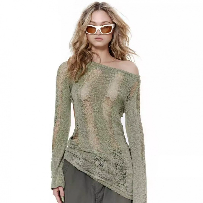 Зеленый боди, вязаная юбка, длинный рукав, открытая спина, акцент на бедрах