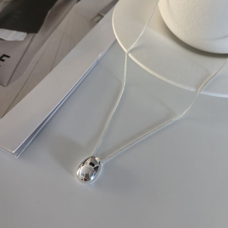 French-Style Retro Minimalist Bv Cool Aesthetic Egg-Shaped Water Drop Pendant Necklace, Light Luxury High-End Sweater Chain Neck Chain