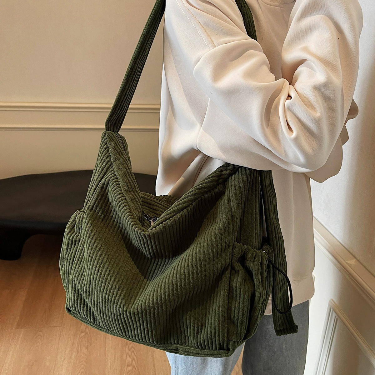 Трансграничный легкий большой емкости ленивый ветер под подмышками Тот сумка женский новый вельвет пригородной сумка на одно плечо