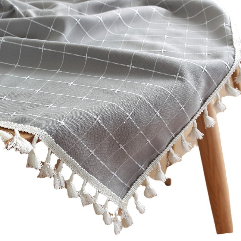 Nappe à petits carreaux géométriques en jacquard de polyester et lin, style américain, avec pompons._voghion.com
