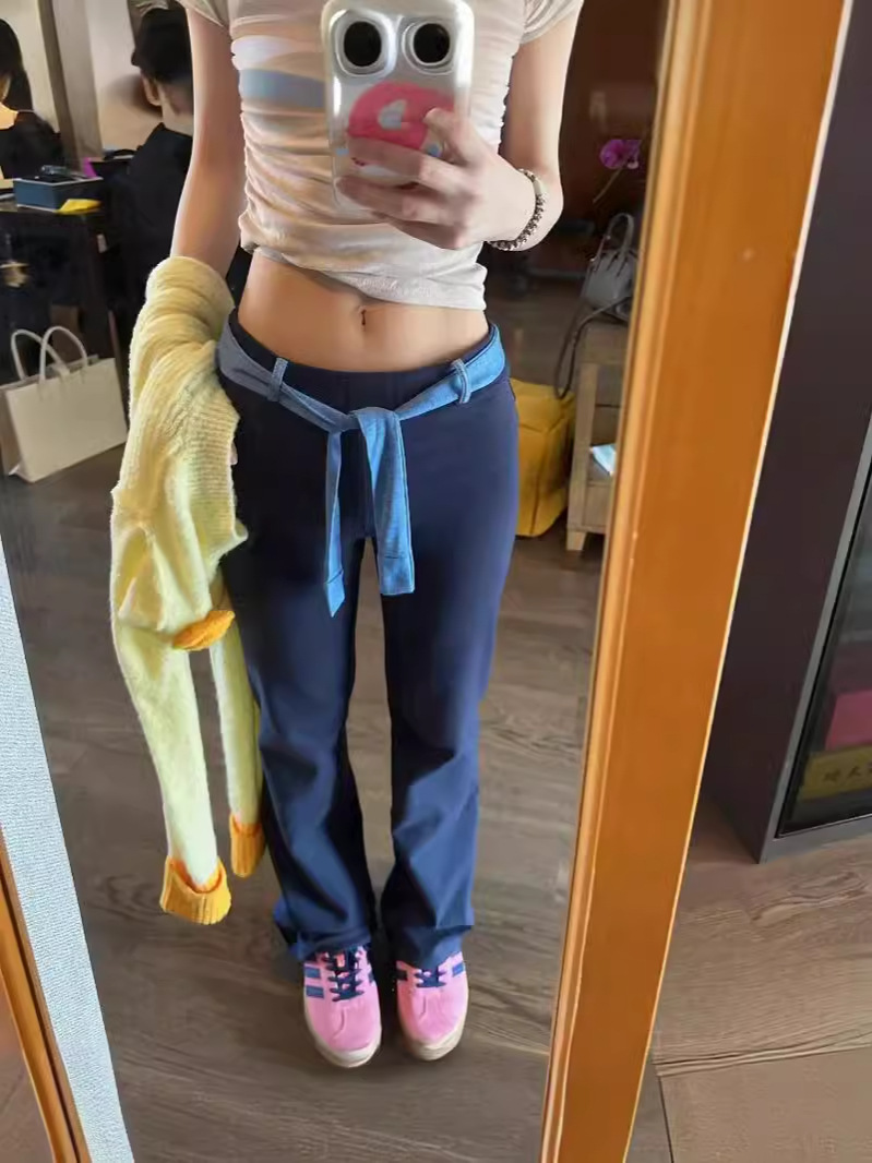 Dos colores, agradable para la piel, cómodo, deportivo y de ocio con cinturón, pantalones con cinturón, cintura media, pantalones microacampanados, mujeres 3250