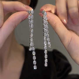 水晶锆石长款水滴造型耳环S925银针长款流苏女锆石耳饰轻奢高级感