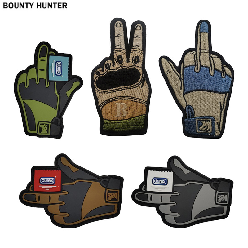 跨境货源手套形状PVC免洗胶质魔术贴臂章士气章背包贴徽章外贸货