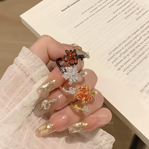 Autumn Maple Forest Style Light Sweet Three-Color Maple Leaf Ring for Women, Niche Relaxing Exquisite Atmosphere Versatile Ring