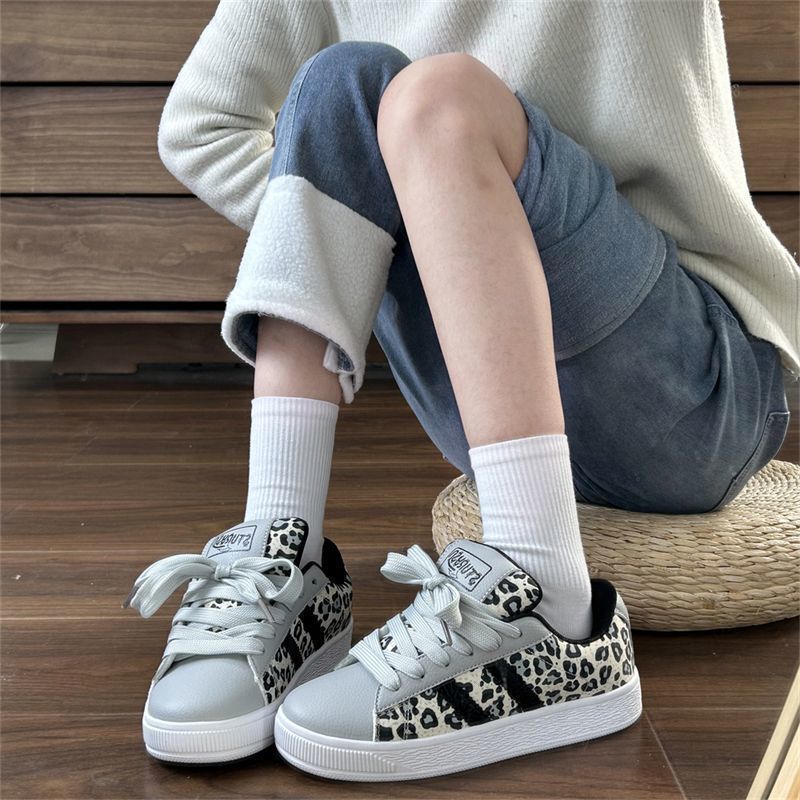 2025春季新款小众街拍情侣面包鞋ins超火街拍复古学院风休闲板鞋