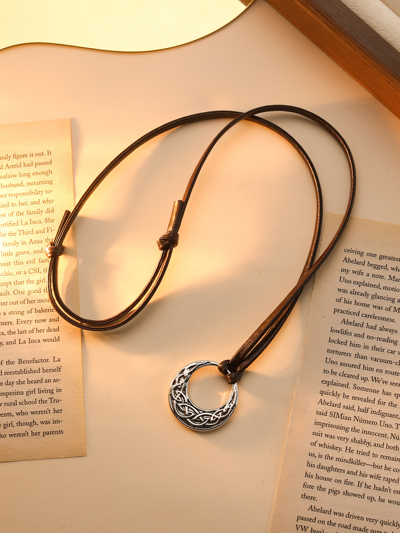 Collana con ciondolo rotondo con nodo celtico vichingo per uomo, stile etnico nordico, catena per maglione, trendy e alla moda_voghion.com