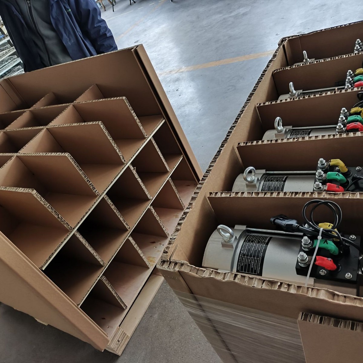 厂家直销蜂窝纸板抗震防压缓冲异形纸板包装内衬物流耐冲纸板