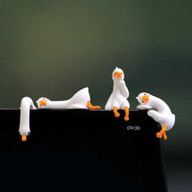 2025新款可爱小鸭子屏幕趴趴汽车摆件车载车内车上中控台装饰品