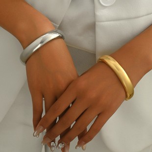 European and American Cross-border Jewelry Women's Non-fading Middle Ancient Geometric Bracelet Bright Metal Bracelet Women's All-match Simple Bracelet
