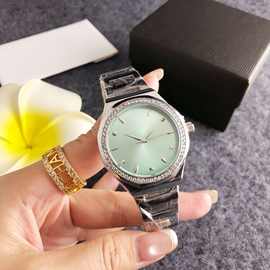 经典个性新款女表满钻外圈手表女碎冰蓝手表火龙果白月光腕表