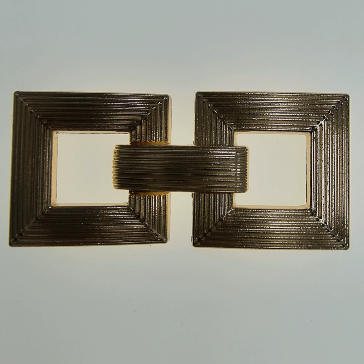 Модное женское декоративное пальто в европейском и американском стиле с платьем, поясом на фурнитуре, двумя пуговицами.