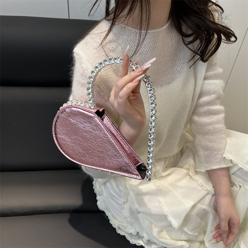 Diseño de nicho, personalidad, forma de amor, moda, estilo occidental 2025, nuevo estilo, estilo occidental, sentido avanzado, bolso de mano, mujer