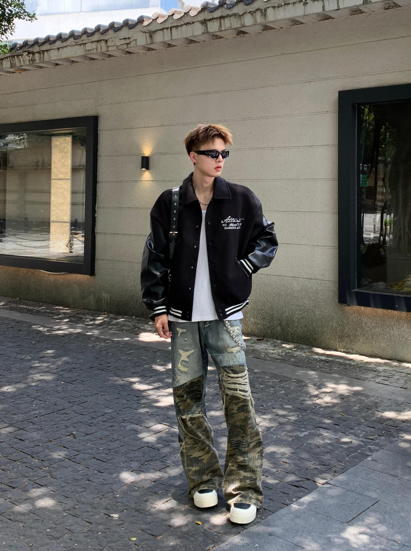 Junge Europäischen Und Amerikanischen Stil Pad Tuch Camouflage Patchwork Zerrissene Jeans 2025 Neue Street Fashion Design Lose Gerade_voghion.com