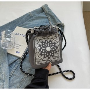 Diseño innovador para crear un estilo de bolso femenino único