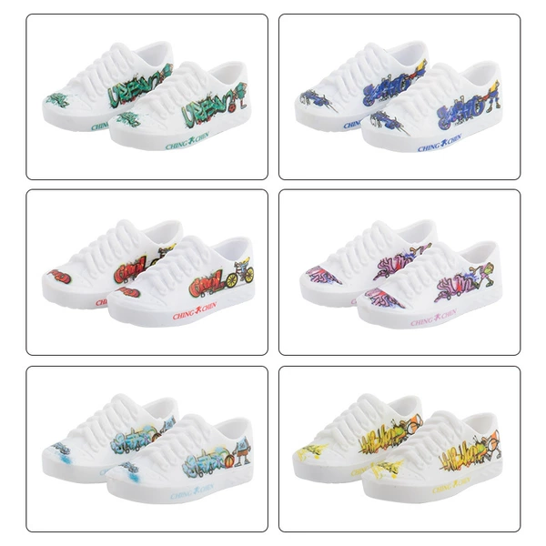 A pair of finger shoes (six -pattern random)