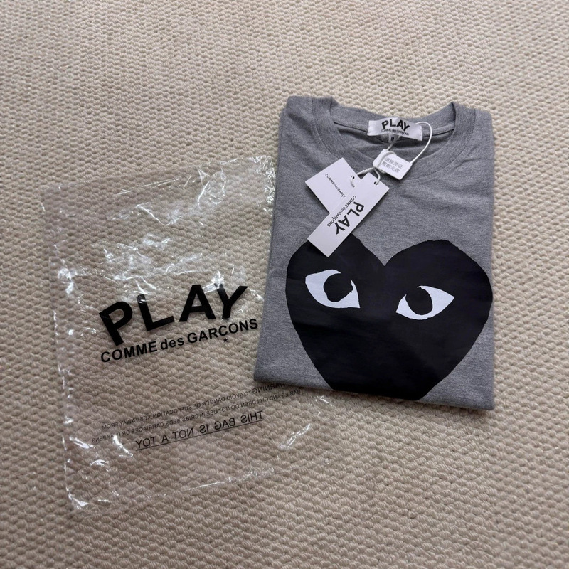 Original Label Play Japanese Style Large Heart Short-Sleeve T-Shirt for Men and Women, High-Quality 260g Pure Cotton Short-Sleeve T-Shirt Original Label Play Japanese Style Large Heart Short-Sleeve T-Shirt for Men and Women, High-Quality 260g Pure Cotton Short-Sleeve T-Shirt
