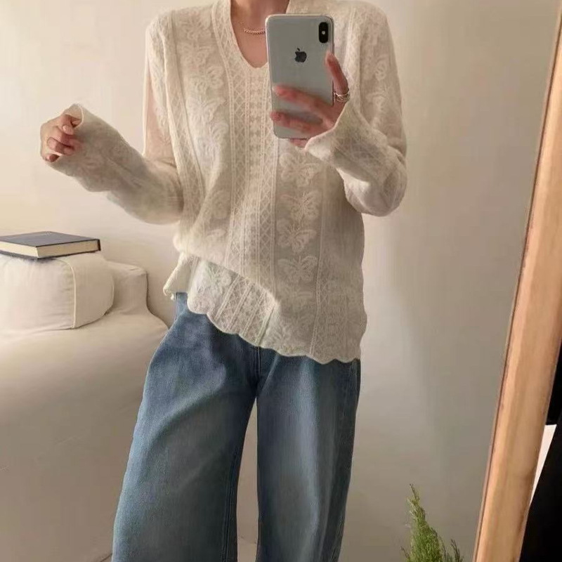 Spring and Autumn New Women's V-neck Worsted Pullover Fresh Sweet Style Lace Butterfly Jacquard Long Sleeve Top Trendy