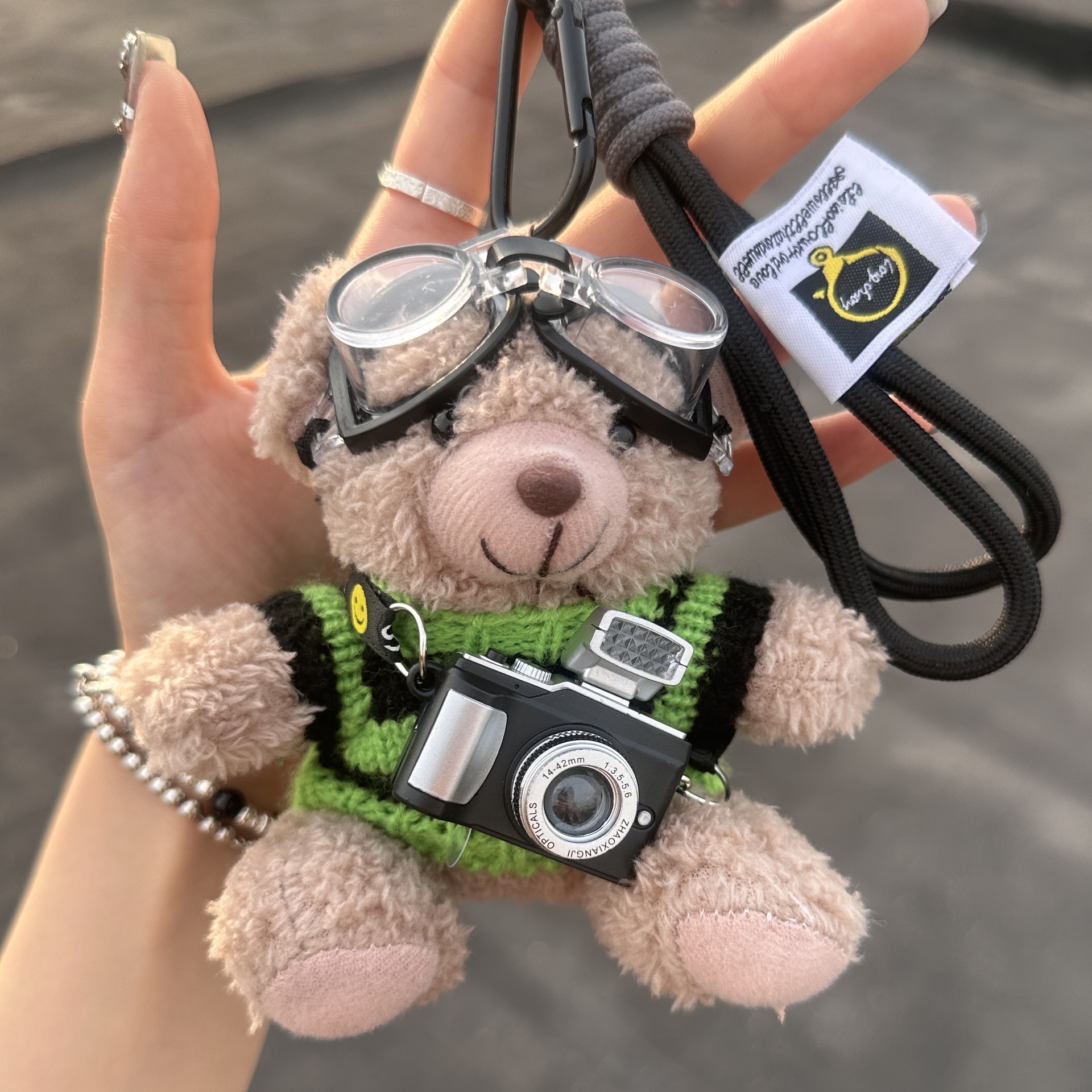 Actualización de la cuerda de doble hebilla + oso pardo + ropa negra y verde + cámara + gafas de baño