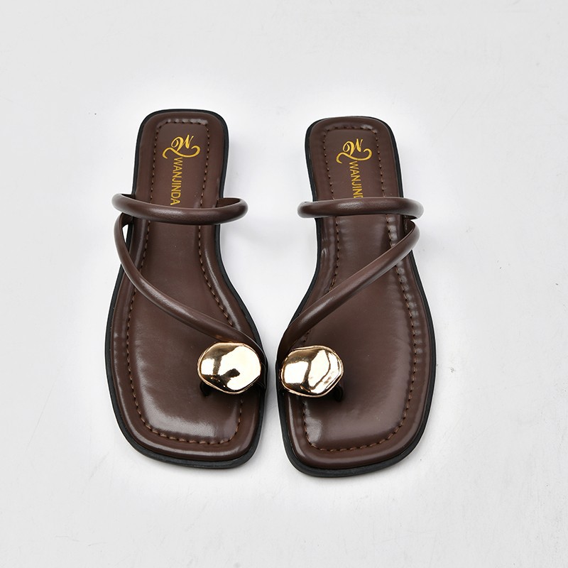 Design exclusive women's slippers