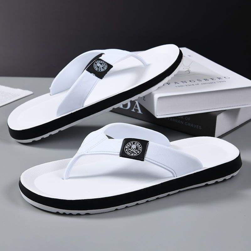 Men's Slippers 2025 New Summer Outdoor Trendy Versatile Stylish Flip-Flops Men's Beach Non-Slip Sandals