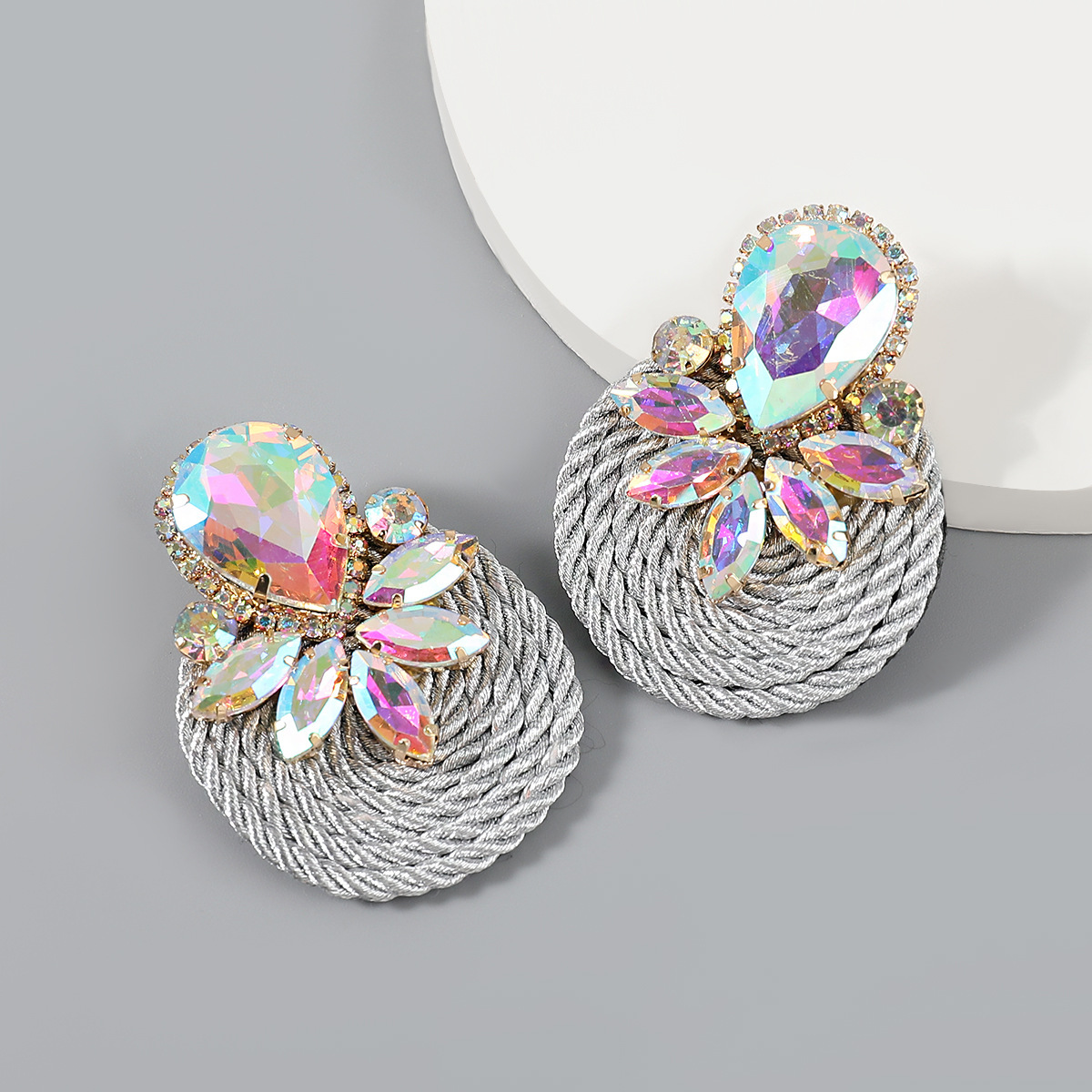 30g Weight Iron Ear Needle Material Rhinestones, Glass Inlay Material Ear Studs Classification 1 Pair Quantity Holiday, Party Occasion Polyester, Glass Material Color Block Pattern Unisex Gender Braid Design Ethnic Style, Shiny Style 1 Pair Ethnic Style Shiny Color Block Braid Polyester Glass Rhinestones Glass Ear Studs 无